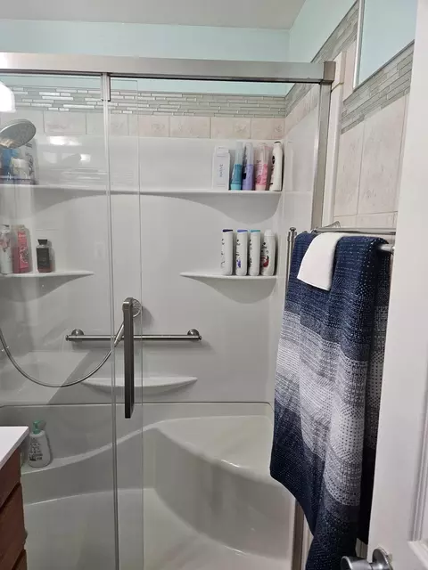 Bath - 16236 S Lathrop Ave, Markham, IL 60428 photo 2 of 3