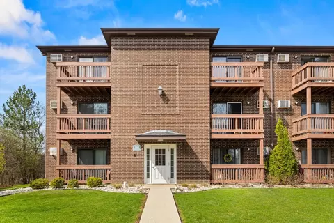 1000 Spruce St #2A, Glendale Heights, IL 60139