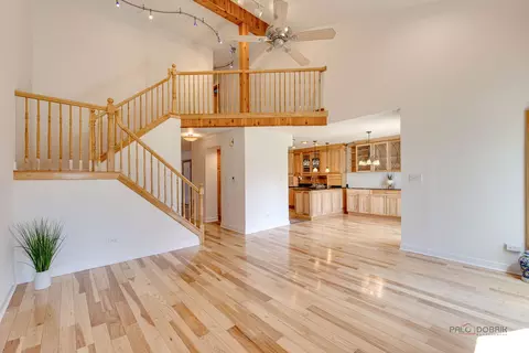 Living - 456 Harmony Dr, Wheeling, IL 60090 photo 3 of 6