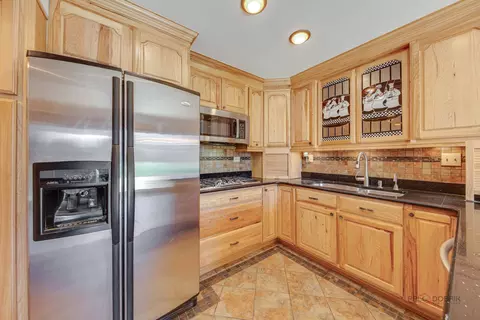 Kitchen - 456 Harmony Dr, Wheeling, IL 60090 photo 2 of 2