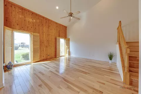 Living - 456 Harmony Dr, Wheeling, IL 60090 photo 2 of 6