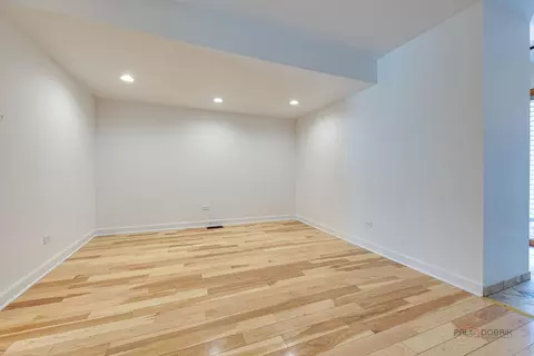 Living - 456 Harmony Dr, Wheeling, IL 60090 photo 5 of 6