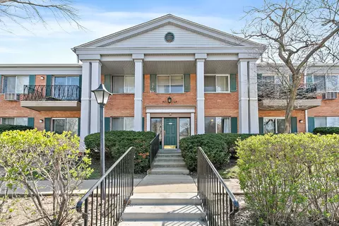 2415 S Goebbert Rd #105, Arlington Heights, IL 60005