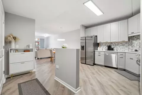 Kitchen - 656 Pearson St #203, Des Plaines, IL 60016 photo 1 of 3
