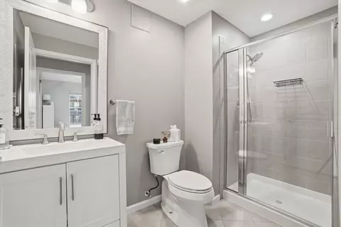 Bath - 656 Pearson St #203, Des Plaines, IL 60016 photo 1 of 3