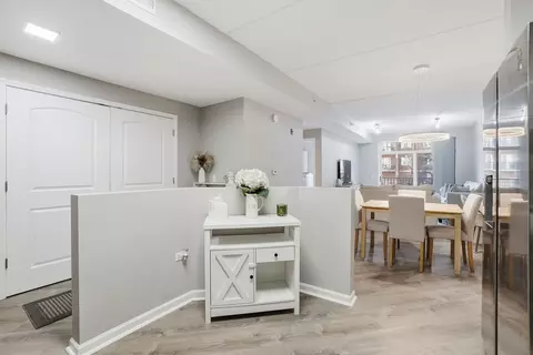 Entry Way - 656 Pearson St #203, Des Plaines, IL 60016 photo 1 of 2