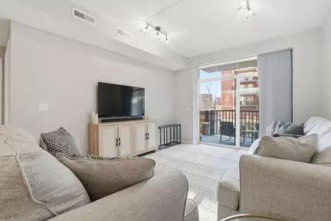 Living - 656 Pearson St #203, Des Plaines, IL 60016 photo 1 of 2