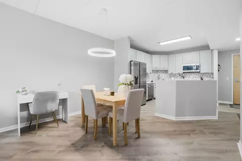 Dining - 656 Pearson St #203, Des Plaines, IL 60016 photo 1 of 1