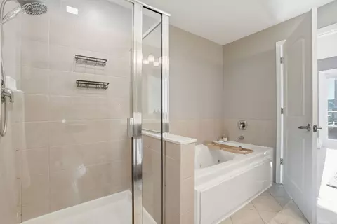 Bath - 656 Pearson St #203, Des Plaines, IL 60016 photo 3 of 3