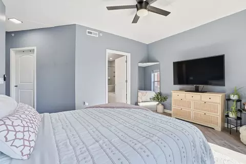 Bedroom - 656 Pearson St #203, Des Plaines, IL 60016 photo 3 of 4