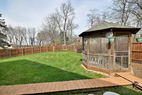 Exterior - 37 W208 Olwin Dr, Elgin, IL 60124 photo 8 of 9