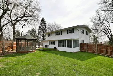Exterior - 37 W208 Olwin Dr, Elgin, IL 60124 photo 5 of 9