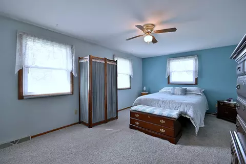 Bedroom - 37 W208 Olwin Dr, Elgin, IL 60124 photo 2 of 4