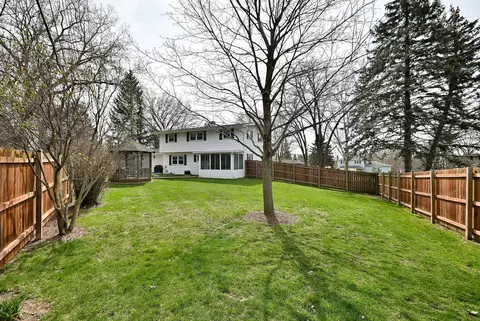Exterior - 37 W208 Olwin Dr, Elgin, IL 60124 photo 4 of 9