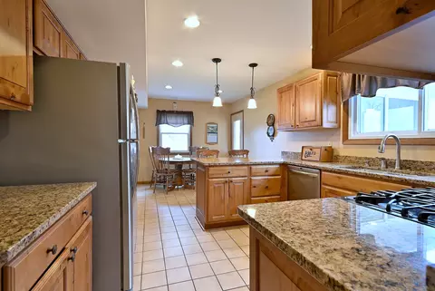 Kitchen - 37 W208 Olwin Dr, Elgin, IL 60124 photo 6 of 6