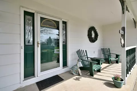 Exterior - 37 W208 Olwin Dr, Elgin, IL 60124 photo 2 of 9