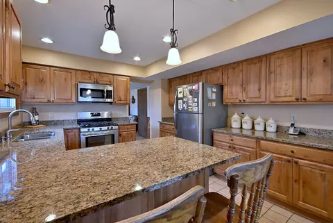 Kitchen - 37 W208 Olwin Dr, Elgin, IL 60124 photo 3 of 6