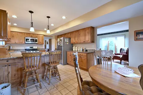 Kitchen - 37 W208 Olwin Dr, Elgin, IL 60124 photo 2 of 6
