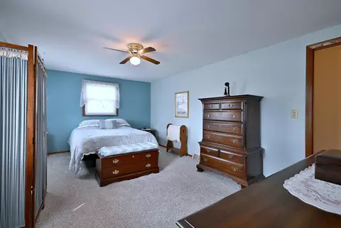 Bedroom - 37 W208 Olwin Dr, Elgin, IL 60124 photo 1 of 4