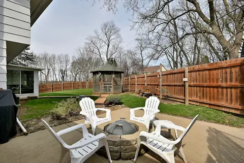 Exterior - 37 W208 Olwin Dr, Elgin, IL 60124 photo 7 of 9