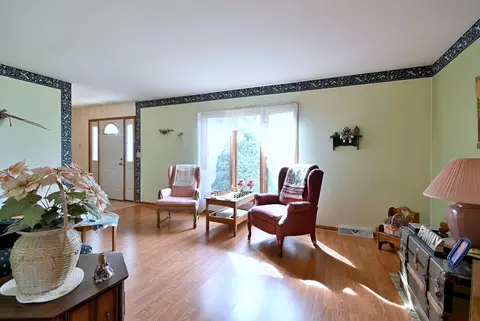 Living - 37 W208 Olwin Dr, Elgin, IL 60124 photo 2 of 5