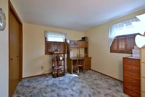 Bedroom - 37 W208 Olwin Dr, Elgin, IL 60124 photo 3 of 4