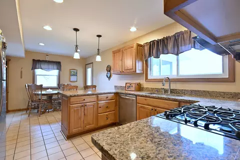 Kitchen - 37 W208 Olwin Dr, Elgin, IL 60124 photo 5 of 6