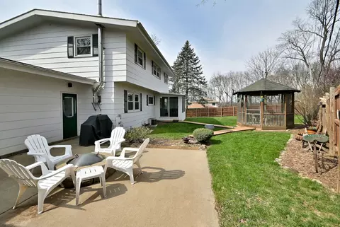 Exterior - 37 W208 Olwin Dr, Elgin, IL 60124 photo 6 of 9