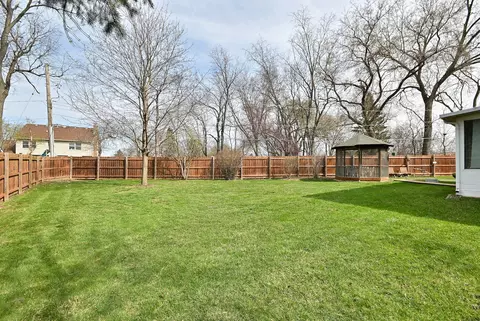 Exterior - 37 W208 Olwin Dr, Elgin, IL 60124 photo 3 of 9