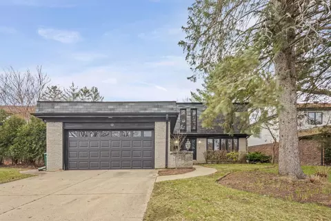 560 Hunter Rd, Wilmette, IL 60091
