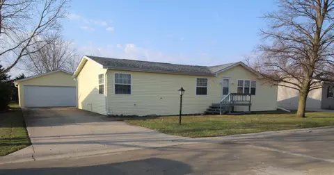 5435 Autumn Ash Ln, Machesney Park, IL 61115