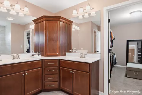 Bath - 3201 Christopher Ct, Johnsburg, IL 60051 photo 2 of 4