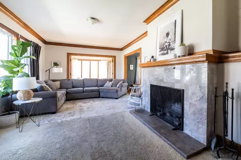 Living - 489 Division St, Elgin, IL 60120 photo 1 of 2