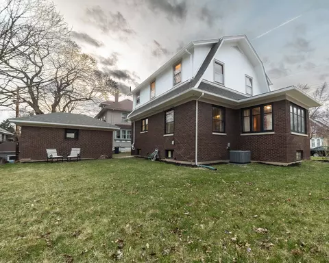 Exterior - 489 Division St, Elgin, IL 60120 photo 3 of 4