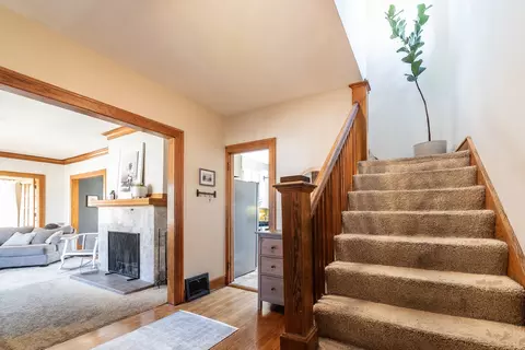 Entry Way - 489 Division St, Elgin, IL 60120 photo 4 of 7