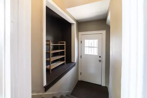 Entry Way - 489 Division St, Elgin, IL 60120 photo 6 of 7