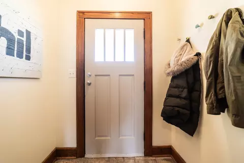 Entry Way - 489 Division St, Elgin, IL 60120 photo 2 of 7