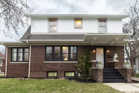 489 Division St, Elgin, IL 60120