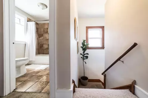 Entry Way - 489 Division St, Elgin, IL 60120 photo 5 of 7