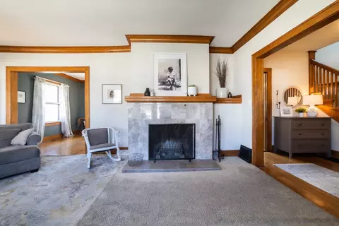 Living - 489 Division St, Elgin, IL 60120 photo 2 of 2