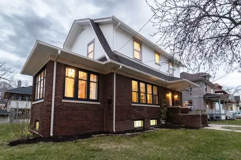 Exterior - 489 Division St, Elgin, IL 60120 photo 4 of 4