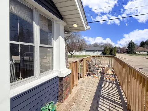Exterior - 621 24th Ave, Moline, IL 61265 photo 4 of 6