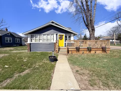 Exterior - 621 24th Ave, Moline, IL 61265 photo 2 of 6
