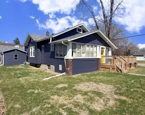 Exterior - 621 24th Ave, Moline, IL 61265 photo 3 of 6