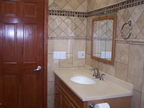 Bath - 1709 Rogers Ave, Mchenry, IL 60050 photo 4 of 5