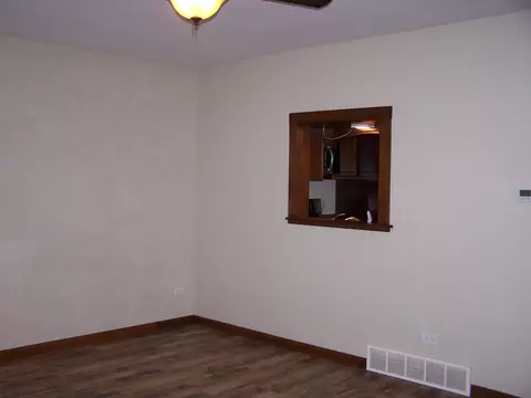 Living - 1709 Rogers Ave, Mchenry, IL 60050 photo 2 of 3