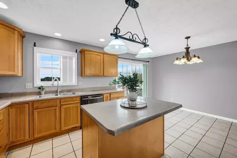 Kitchen - 6 Fuller Ct, Bloomington, IL 61705 photo 4 of 5