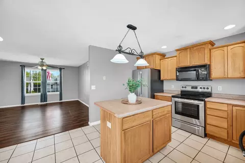 Kitchen - 6 Fuller Ct, Bloomington, IL 61705 photo 3 of 5