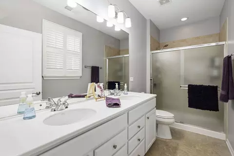 Bath - 2497 Rolling Ridge Ln, Elgin, IL 60124 photo 1 of 2