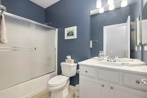 Bath - 2497 Rolling Ridge Ln, Elgin, IL 60124 photo 2 of 2